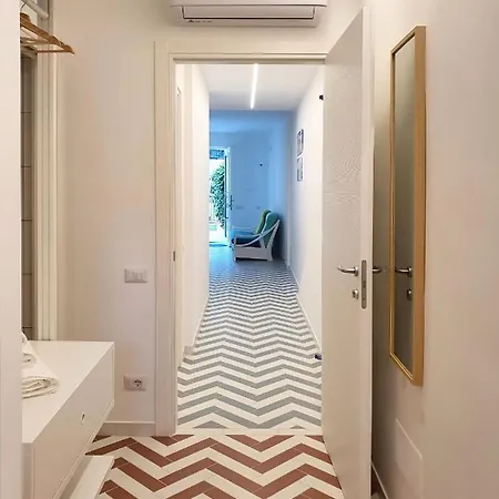 La Casa Di Mina Apartment *