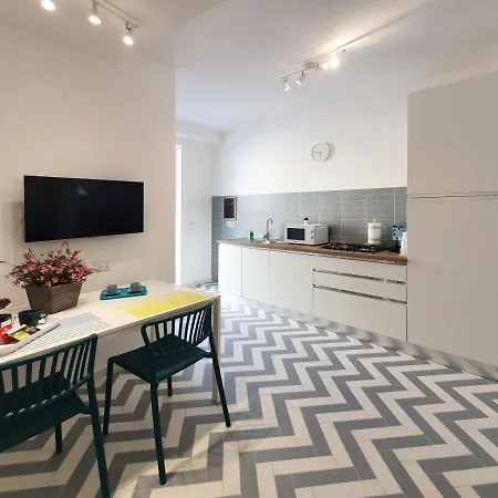 La Casa Di Mina Apartment *